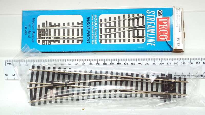 PECO OO/HO: New Nickel Silver Medium Radius LH Point in Boxed Condition.(England)