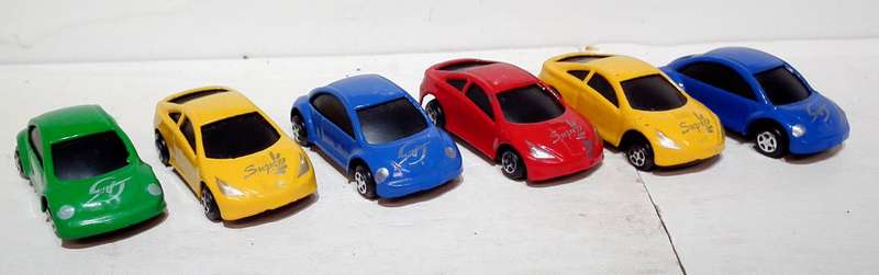 SCENERY HO:  6x Plastic Cars For train Load in Good Condition.