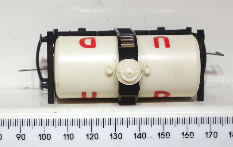 TRI-ANG OO:   Vintage English Tanker Car in Good Un-boxed condition(England)