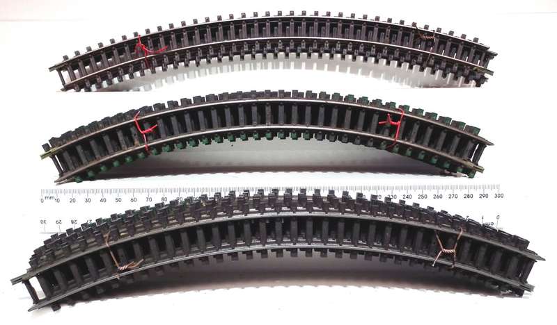 TRI-ANG OO:  17pc Vintage Solid Metal, High Profile Curved Track in Fair Used Condition.(England)