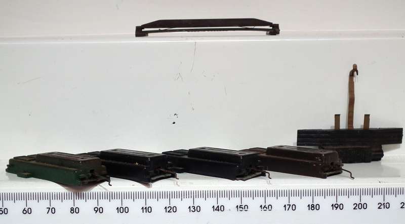 TRI-ANG OO: 4x Point Motors + 1x Power Connector + 1x Uncoupler in Fair Used Condition.(Eng)