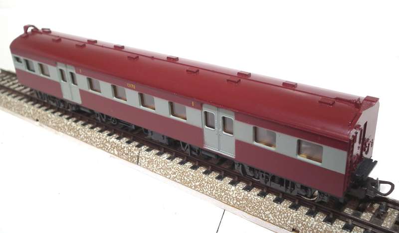 LIMA HO: NEW SAR Suburban 1st Class Passenger Coach in Boxed condition(Italy)