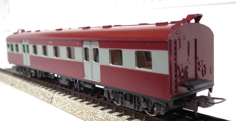 LIMA HO: NEW SAR Suburban 1st Class Passenger Coach in Boxed condition(Italy)