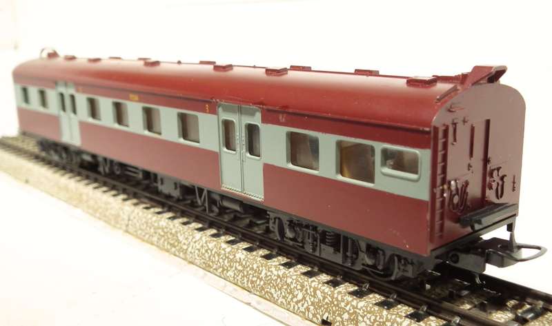 LIMA HO: SAR Suburban 3rd Class Passenger Coach in Good un-Boxed condition(Italy)