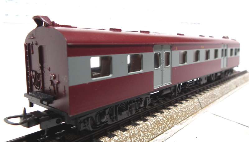 LIMA HO: SAR Suburban 3rd Class Passenger Coach in Good un-Boxed condition(Italy)