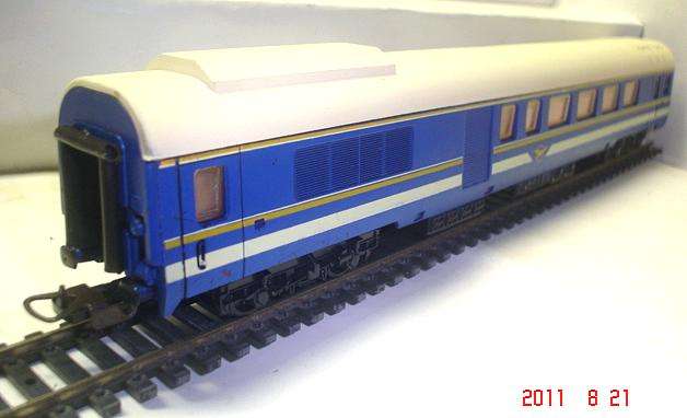 LIMA HO: SAR Blue Train Composite Coach a good condition. Not boxed. (Made in Italy)