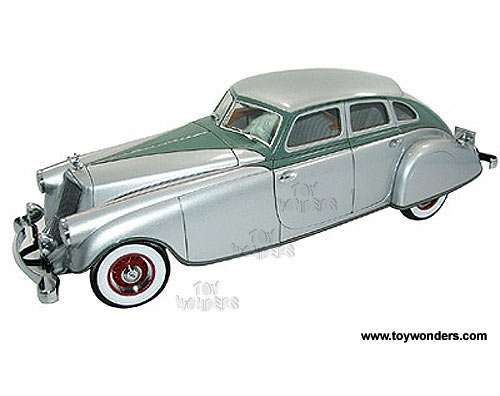 Signature Models - Pierce-arrow Silver Arrow Hard Top (1933, 1:18, Silver) 18136 Diecast Car