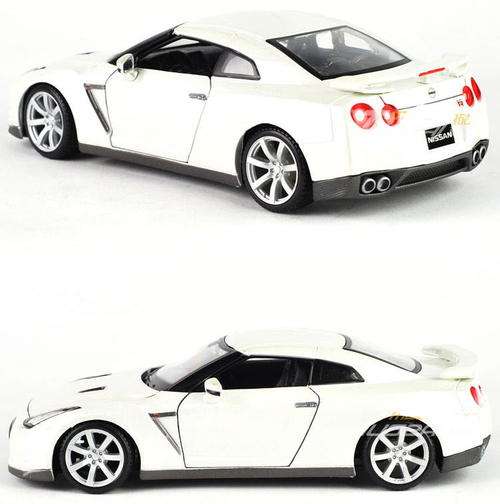 1:24 2009 Nissan GT-R Diecast Car Models/white