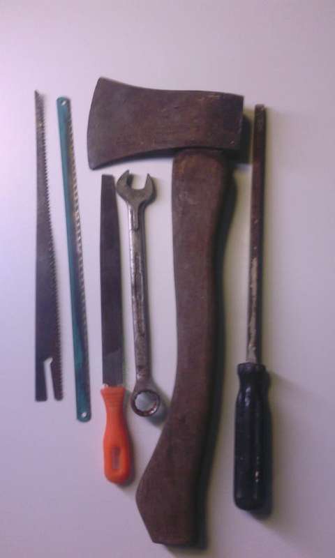 RUSTY OLD TOOLS LOT
