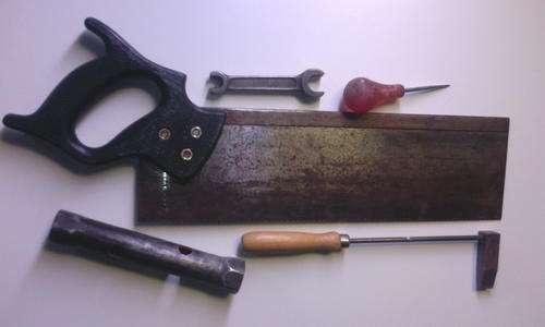 RUSTY OLD TOOLS LOT