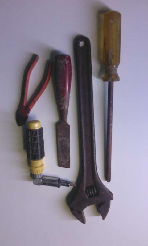 RUSTY OLD TOOLS LOT