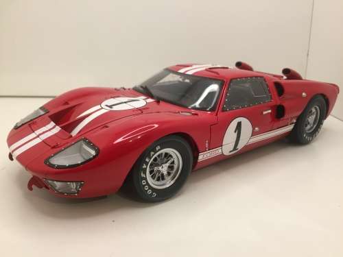 Shelby Collectables scale 1:18 1966 Ford GT-40 MkII