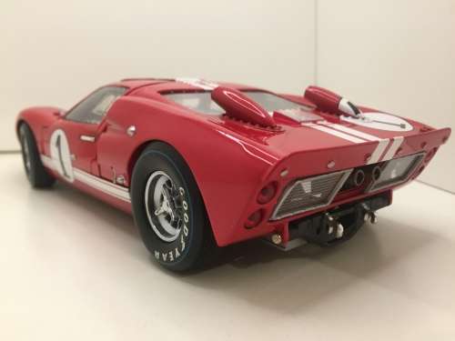 Shelby Collectables scale 1:18 1966 Ford GT-40 MkII