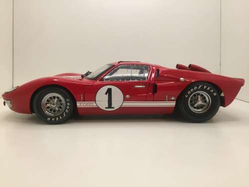 Shelby Collectables scale 1:18 1966 Ford GT-40 MkII