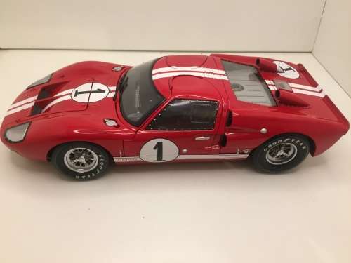Shelby Collectables scale 1:18 1966 Ford GT-40 MkII