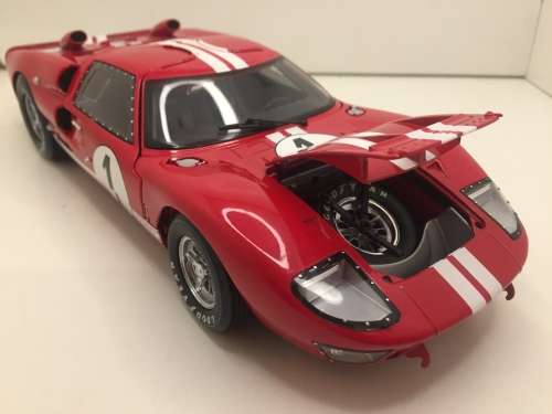 Shelby Collectables scale 1:18 1966 Ford GT-40 MkII