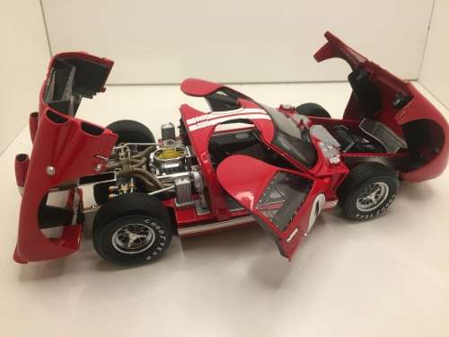 Shelby Collectables scale 1:18 1966 Ford GT-40 MkII