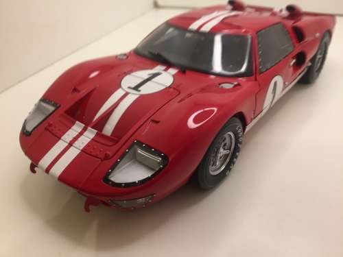Shelby Collectables scale 1:18 1966 Ford GT-40 MkII