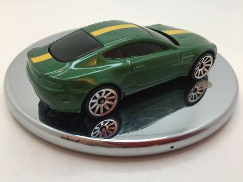 Hotwheels Aston Martin Vantage - Green- Loose / uncarded - excellent condition