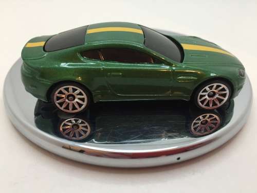 Hotwheels Aston Martin Vantage - Green- Loose / uncarded - excellent condition