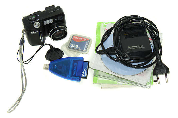 Vintage Nikon Coolpix digital camera    ** Great working condition **