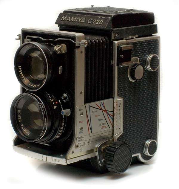MAMIYA C220 PROFESSIONAL MEDIUM FORMAT CAMERA