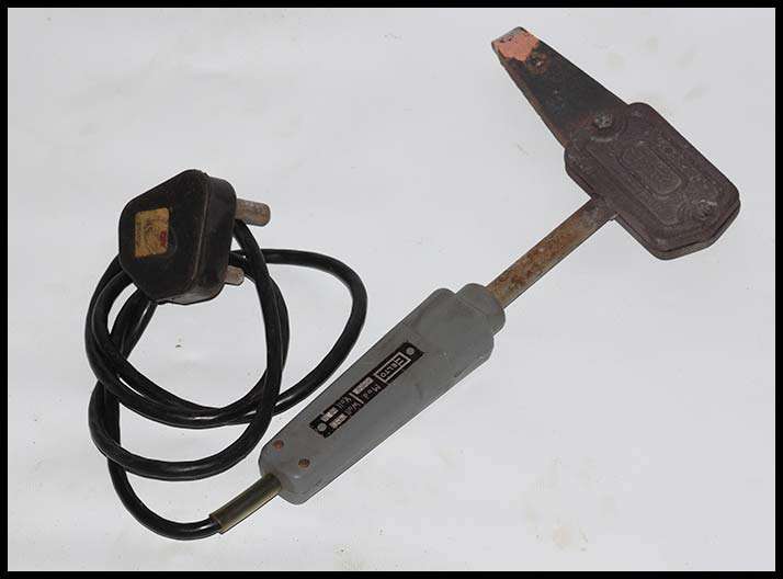 HEAVY DUTY SOLDERING IRON **TESTED AND WORKING**