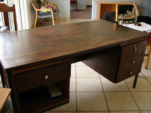 1 x desk 150cm X 80cm Height 72cm