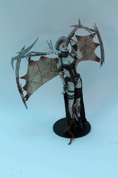 MCFARLANEâS - CLIVE BARKERâS TORTURED SOULS 2  - CAMILLE NOIRE â 6 INCH