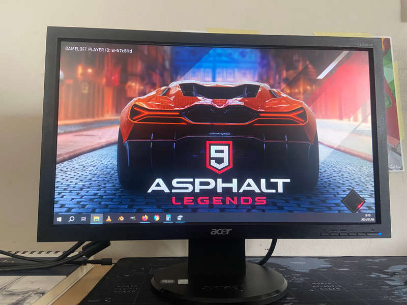 Acer 19 inch Monitor (Resolution: 1366 x 768)