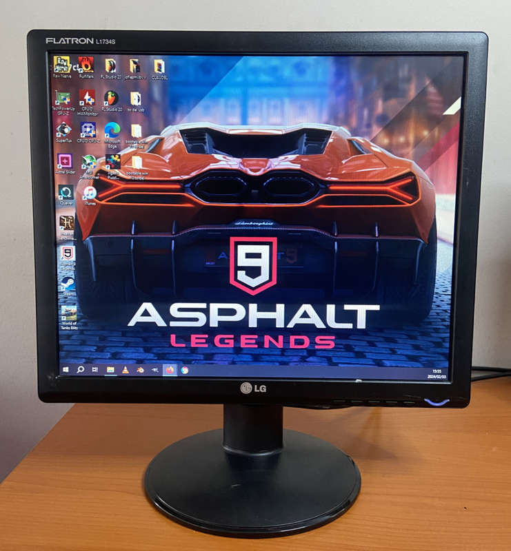 LG 17 inch Monitor (Resolution: 1280 x 1024)