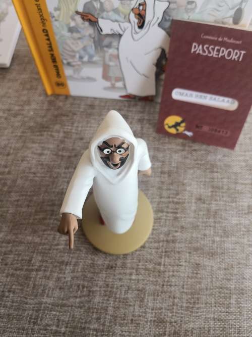 Tintin and the Crab with the Golden Claw - Omar Ben Salaad - trader and trafficker figurine