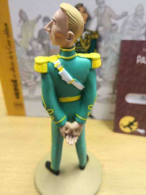 Tintin - King  Ottokars Sceptre - Herge - Syldavian Court Officer