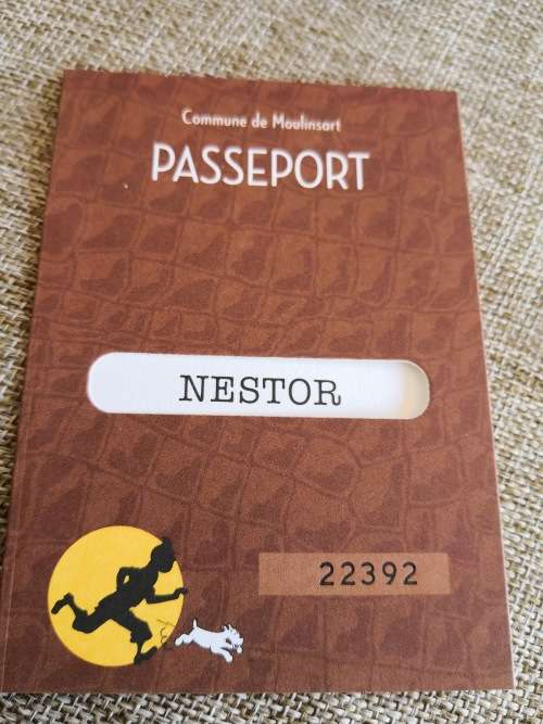 Tintin - The Castafiore Emerald - Nestor- the butler with a feather duster