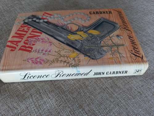 Licence Renewed - James Bond 007 - John Gardner