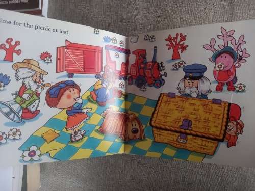 The Magic Roundabout - The picnic express - lift the flap book