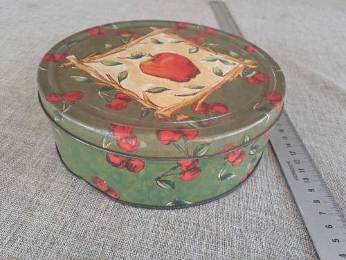 Biscuit Tin - Older - apple