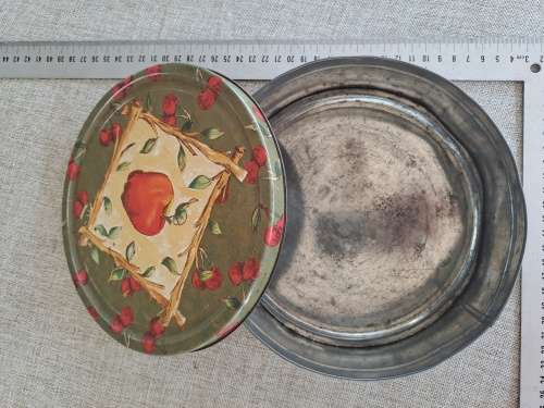 Biscuit Tin - Older - apple