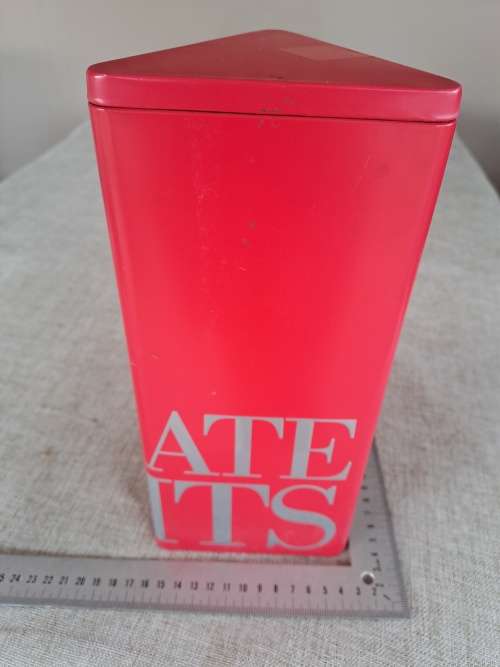 Shortbread biscuit tin - red - triangle