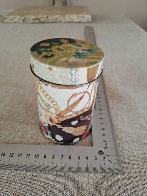 Biscuit tin - small - flowers - round