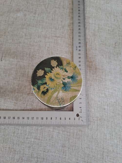 Biscuit tin - small - flowers - round