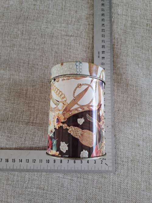 Biscuit tin - small - flowers - round