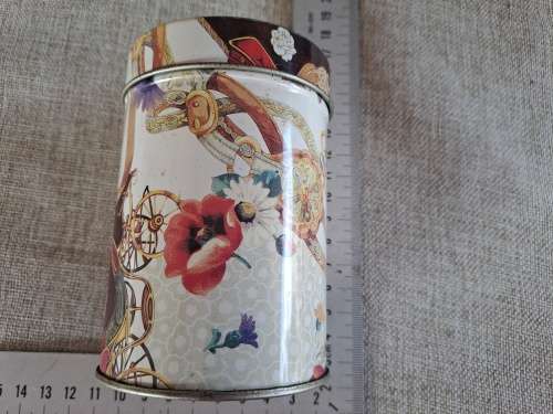 Biscuit tin - small - flowers - round