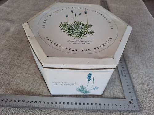 Biscuit tin - flowers - white