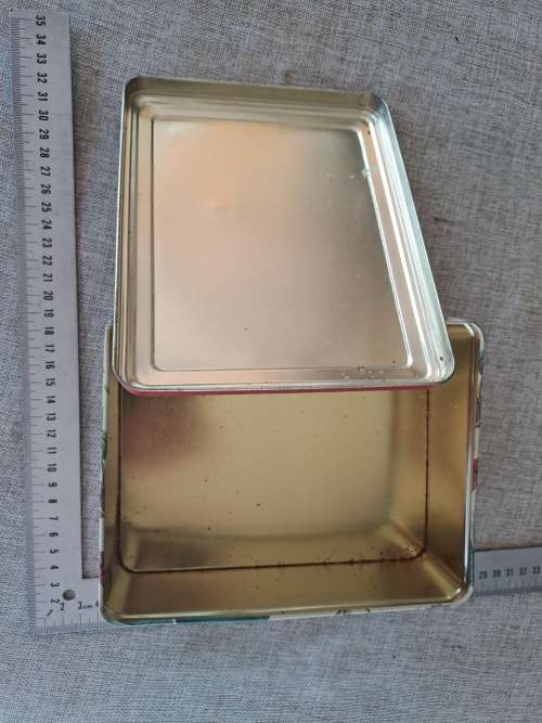 Biscuit tin -  berries - white / red