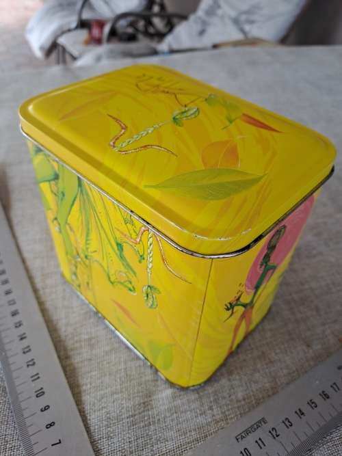 Biscuit tea tin - lipton lemon - yellow