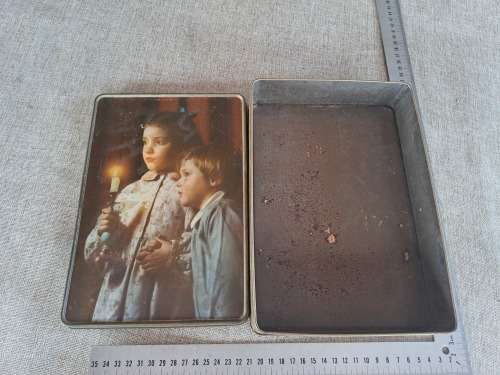 Biscuit tin - children painting