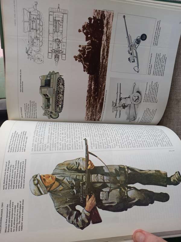 Airborne Warfare, 1918-1945 Book by Barry Gregory and John Batchelor