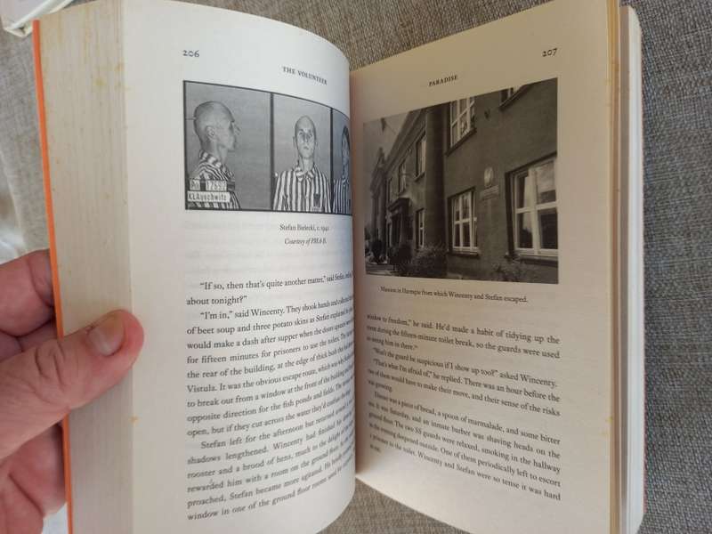 The Volunteer: One Man, an Underground Army, and the Secret Mission to Destroy Auschwitz