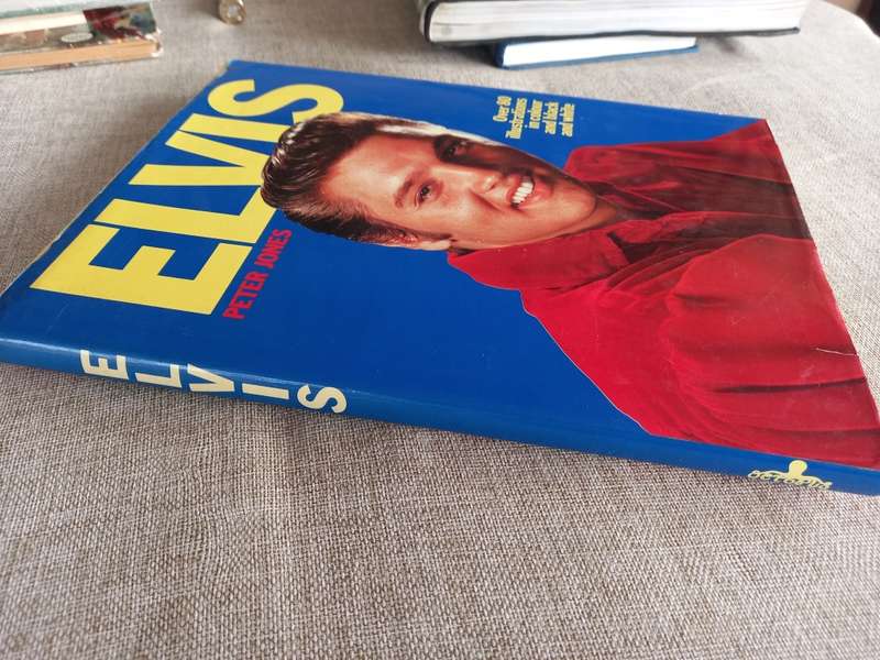 Elvis.  - Peter Jones. over 80 illustrations in colour and black and white